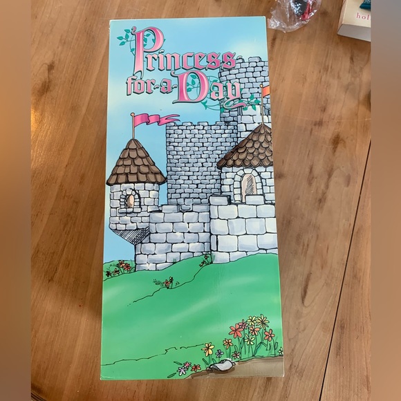 Paradise Galleries Porcelain Princess-for-a-Day Doll (vintage) - Picture 8 of 10